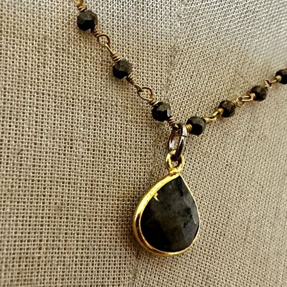 Labradorite double strand teardrop pendant necklace - Picture 4 of 10